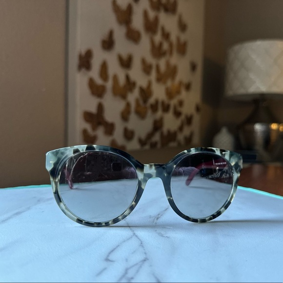 Authentic Tory Burch Sunnies (Great condition!) - Picture 14 of 15
